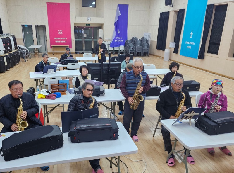 하정호 강사 색소폰.jpg