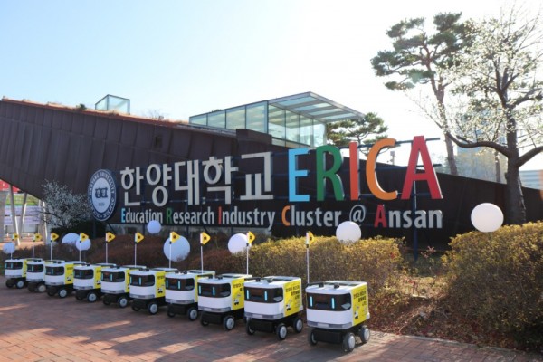 1안산시, 한양대 ERICA 내 자율주행 로봇 배송 서비스 본격 운영.jpeg