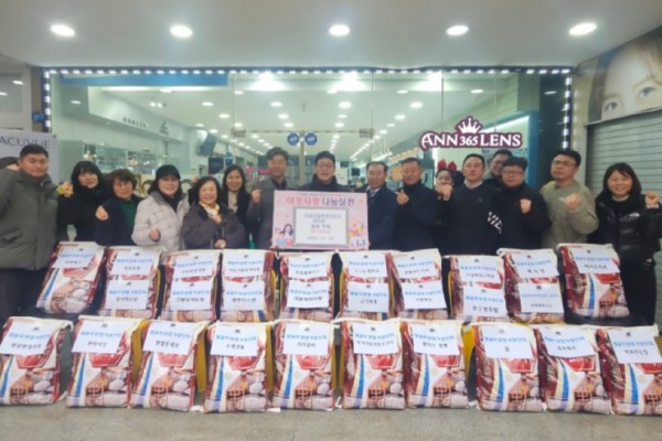 본오2동, 샘골로골목형상점가 상인회서 사랑의 쌀 기탁받아.jpg