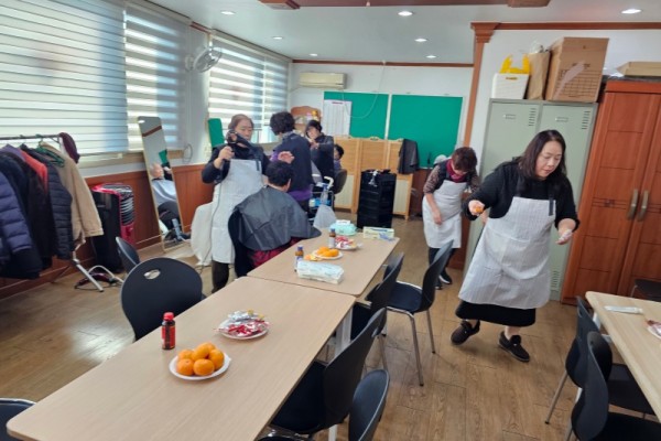 정찬빈 무료이발.jpg