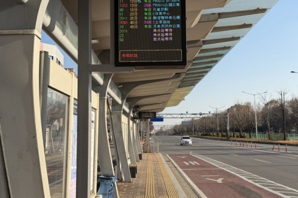 3안산시, 경기도 최초 다국어 지원 버스정보안내기 도입.jpeg